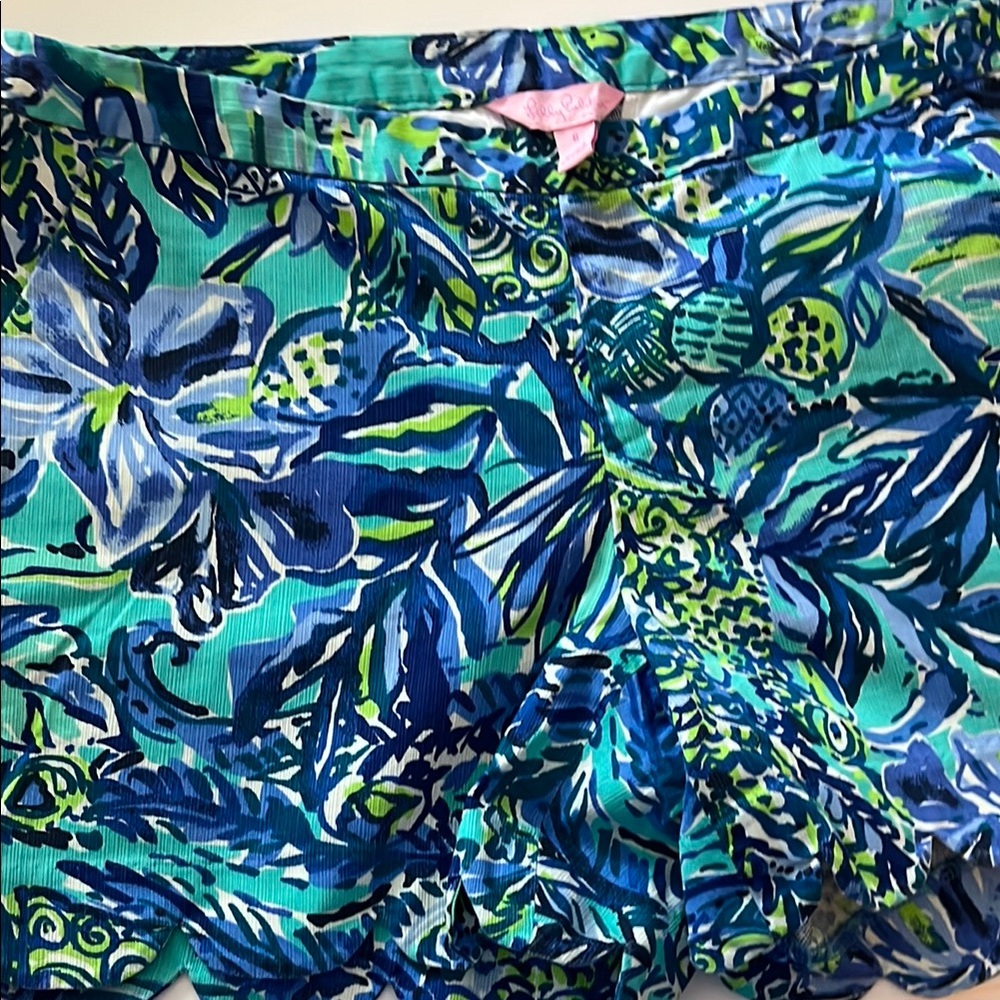 Lilly Pulitzer size 6 EUC Scalloped Buttercup  Print Shorts